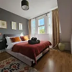 Cosy And Quiet One Bedroom Thames Flat