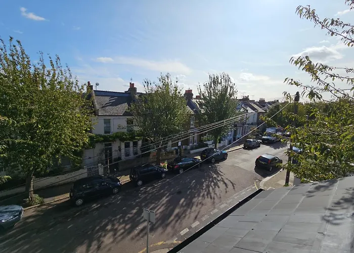 Cosy And Quiet One Bedroom Thames Flat