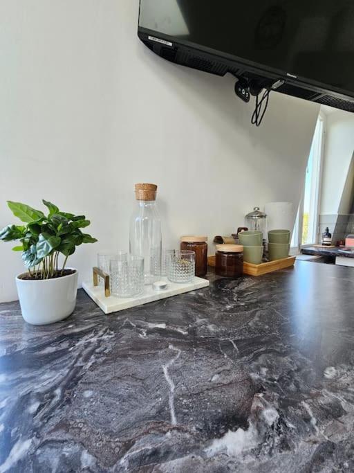 Cosy And Quiet One Bedroom Thames Flat Apartment *