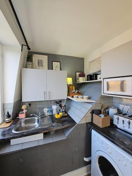 Cosy And Quiet One Bedroom Thames Flat Londra