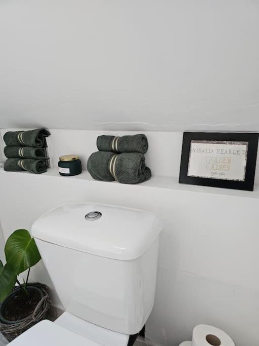 Cosy And Quiet One Bedroom Thames Flat Appartamento *