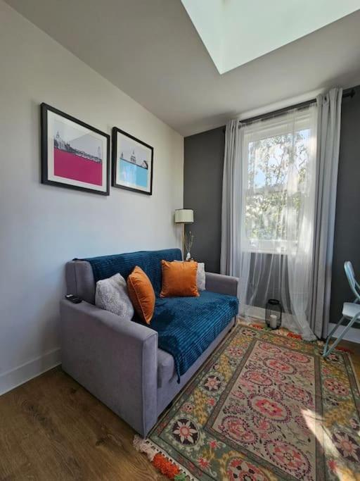Cosy And Quiet One Bedroom Thames Flat * Londra